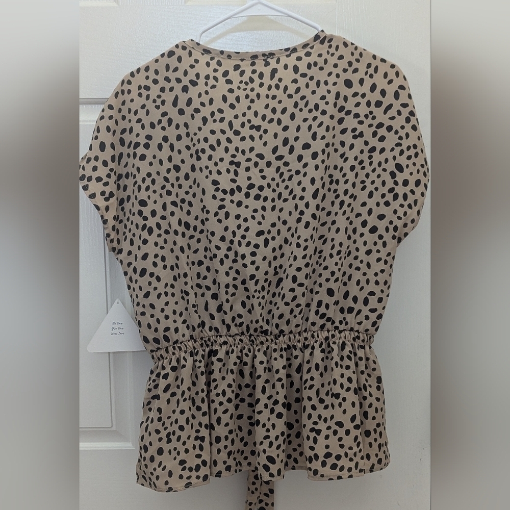 Wild Love Beige and black Elastic Waist Blouse size Large - Picture 2 of 7
